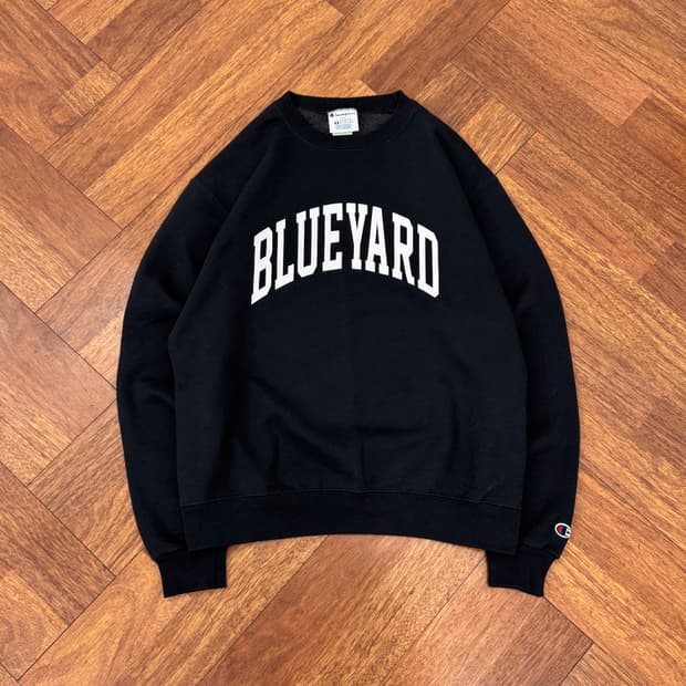 M 챔피온 블랙 블루야드 로고라운드 맨투맨 