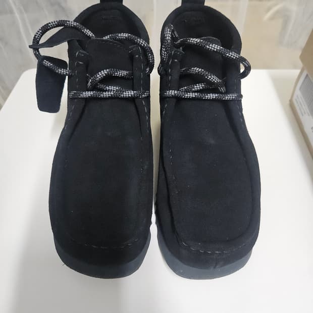 클락스 왈라비 블랙 255