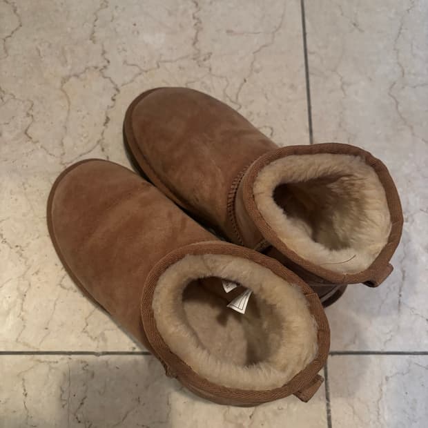 UGG