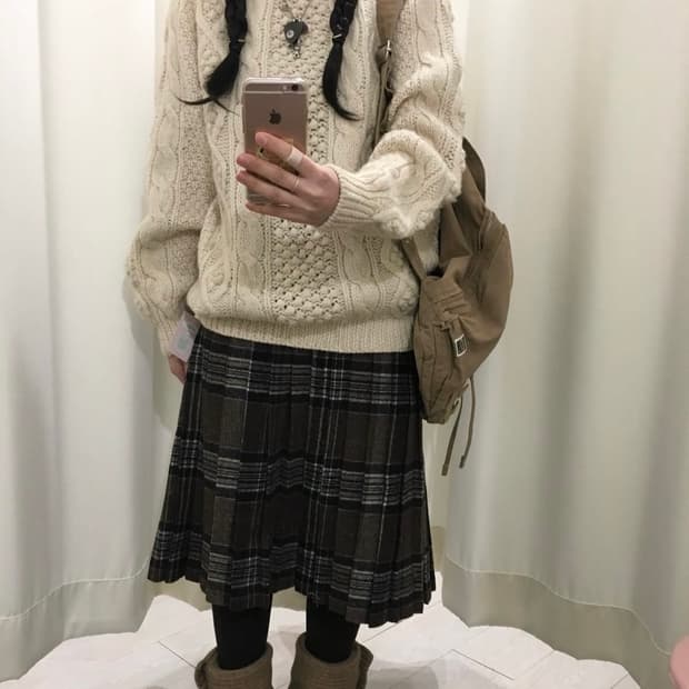 니즈미코 빈티지 아이보리 폼폼 니트