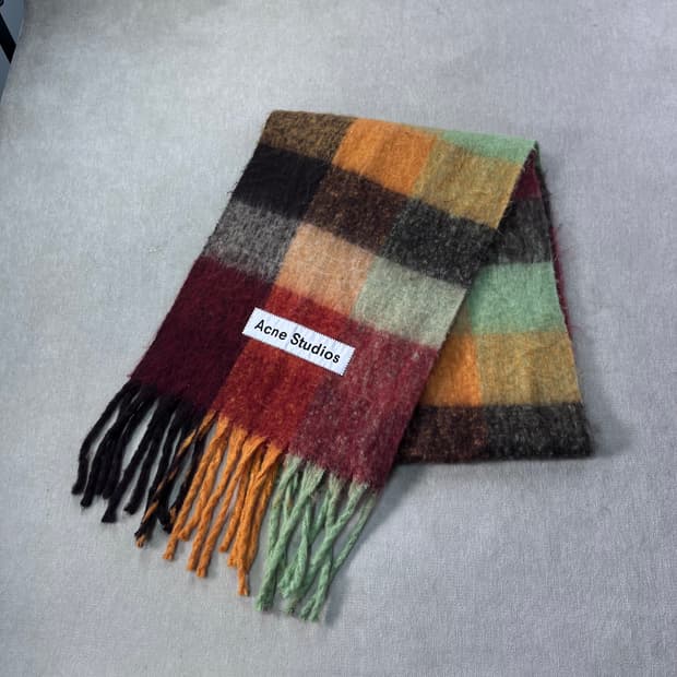 아크네스튜디오 모헤어 머플러