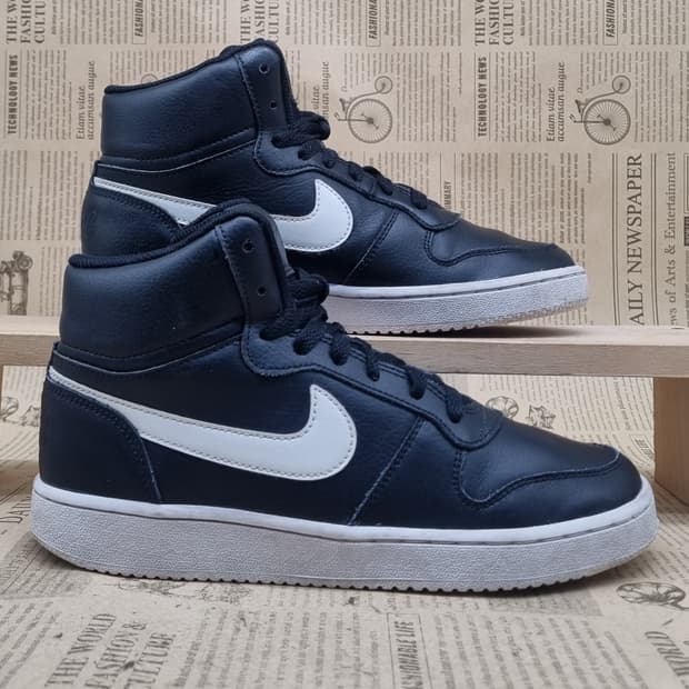 나이키 에버논 미드 스니커즈245