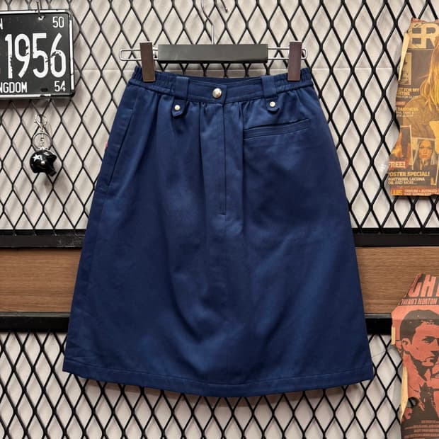 90s 크리스찬 디올 스포추 플리츠 스커트 후면 버튼 디테일 네이비