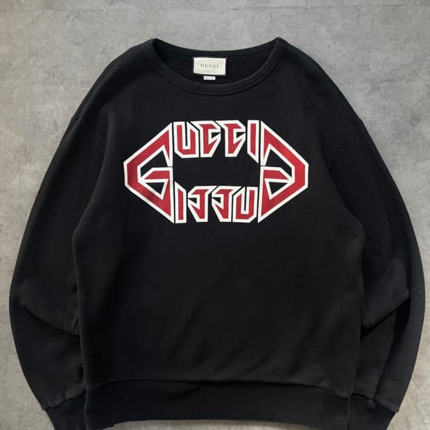 Gucci 구찌 블랙 메탈 로고 맨투맨 