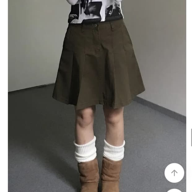 카키색 치마
