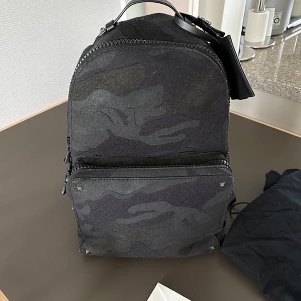 발렌티노 남자 백팩 판매합니다
