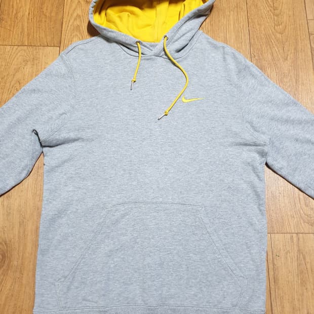 1188 나이키 후드티 90~95 사이즈입니다