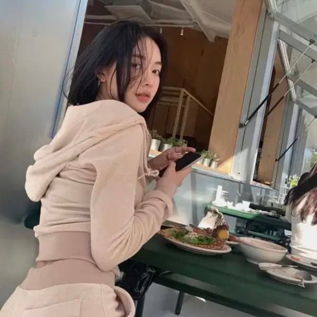 페일제이드 벨벳트레이닝셋업 베이지 팝니다