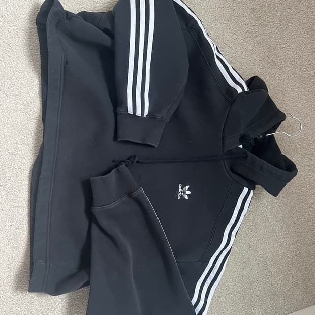 아디다스 기모 후디 크롭티셔츠 m 사이즈