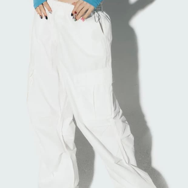 [새상품] 애즈이프캘리 파라슈트 카고팬츠 화이트 르세라핌 바지