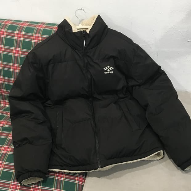 엄브로 리버시블 패딩 100사이즈