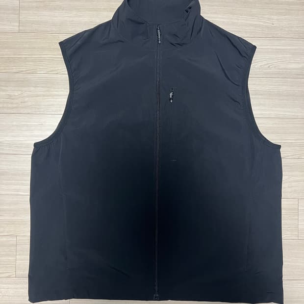 유니클로 윈드블럭 베스트 L 블랙