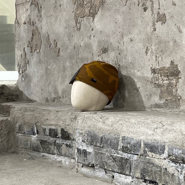 아크테릭스 브라운 그로토 토크 비니