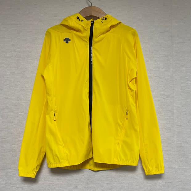 데상트 러닝 메쉬 바람막이 여성 옐로우 S