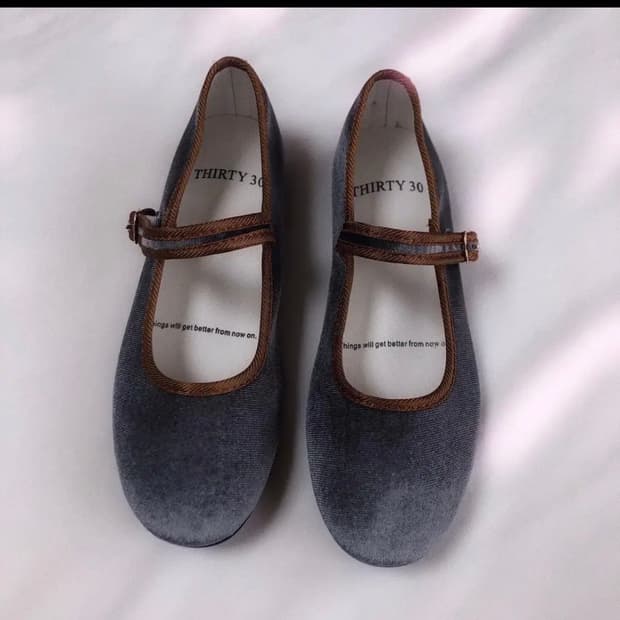 새상품 벨벳 그레이 플랫슈즈 230 