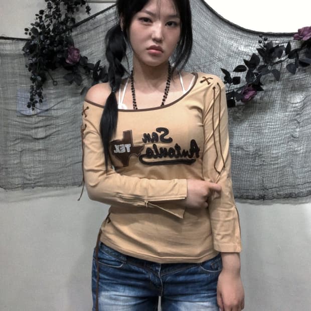 00’s Y2K 베이지 지퍼 아일렛 레터링 탑