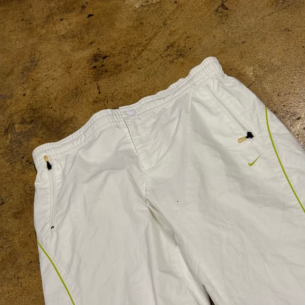 [정품/M] 나이키 화이트 트랙 팬츠 라인 포인트 b8