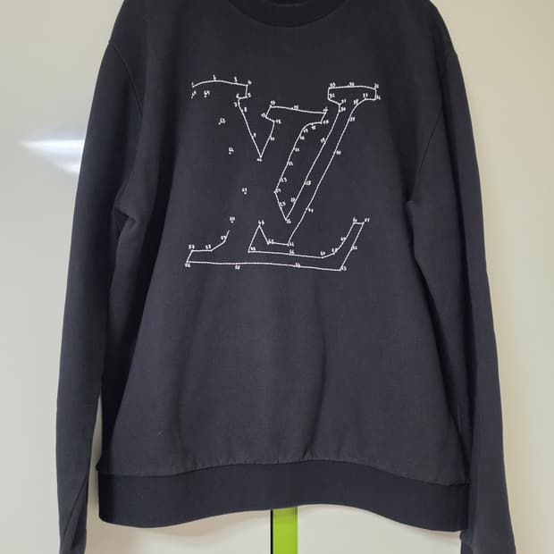루이비통 LV 로고 블랙 맨투맨 티셔츠 L사이즈 100-105사이즈