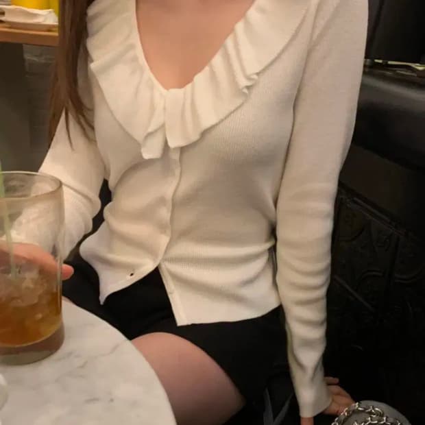a part of 어파트오브 카라 러플 가디건 여성 니트 화이트