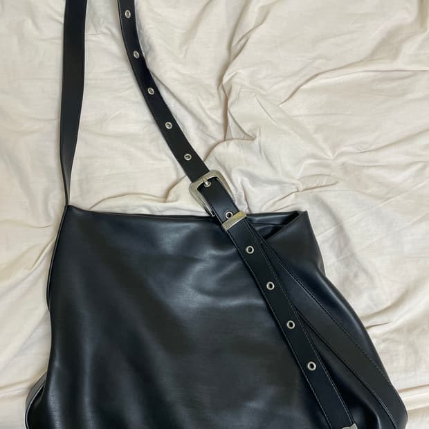 파인드 카푸어 벨티 오버백 