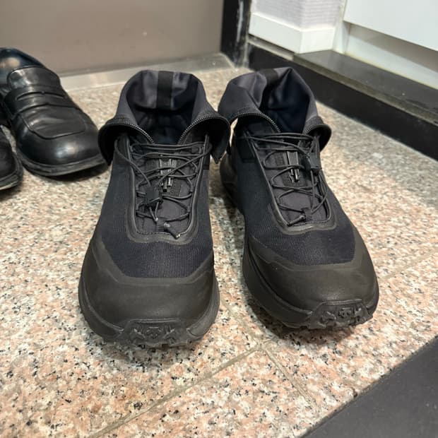 데상트 x 유스 시프트 트레일