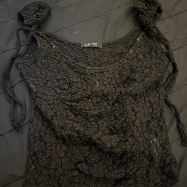CERRIC 블랙 레이스 민소매 블라우스