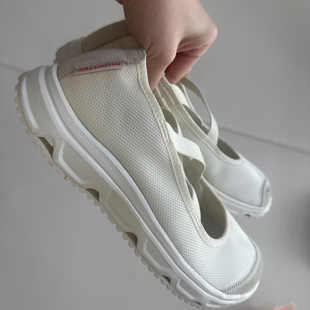 살로몬 샌디리앙 화이트 메리제인 245