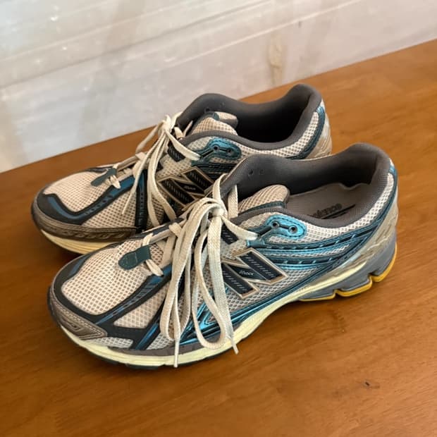 뉴발란스 1906 275사이즈 