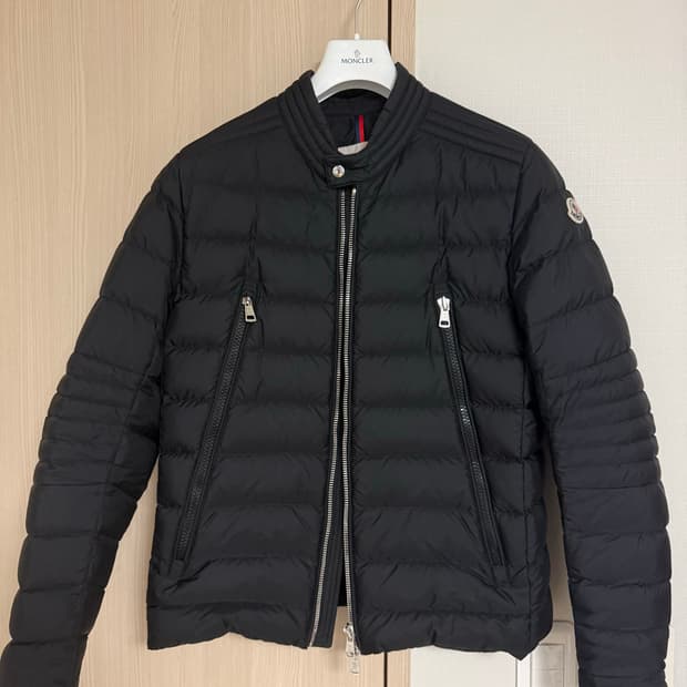 몽클레어 아미오 4사이즈 판매합니다