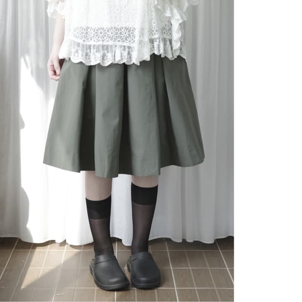 Uniqlo khaki skirt