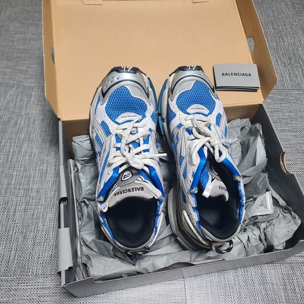 발렌시아가 뉴러너 블루 44 스니커즈 발렌시아가 러너