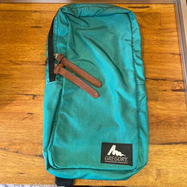 GREGORY SMALL BAG (GREEN)