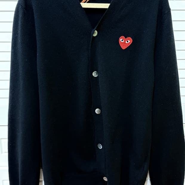꼼데가르송 플레이 레드 하트 와펜 가디건