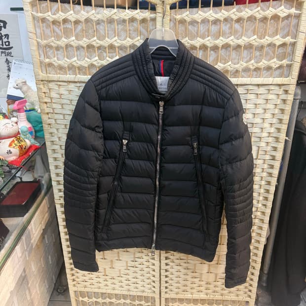 3/100-105/21fw 정품 몽클레어 아미오 패딩 팝니다