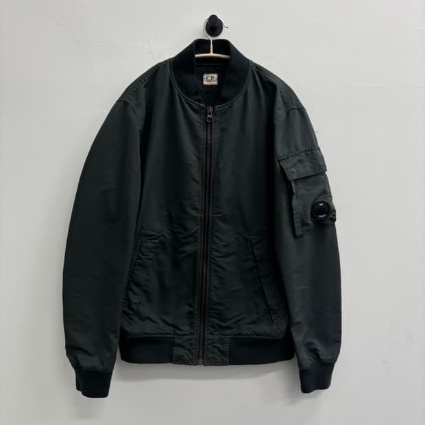 CP 컴퍼니 C.P. Company 렌즈 와펜 봄버 자켓