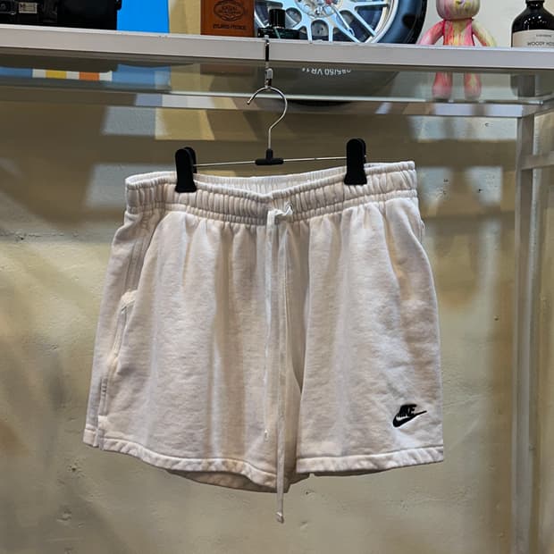 나이키 클럽 플리스 프렌치 테리 플로우 반바지 화이트 L