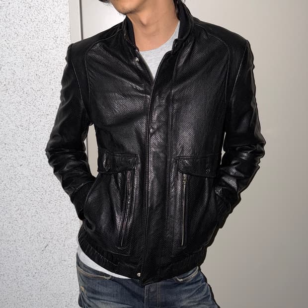 펀칭 레더 봄버 자켓