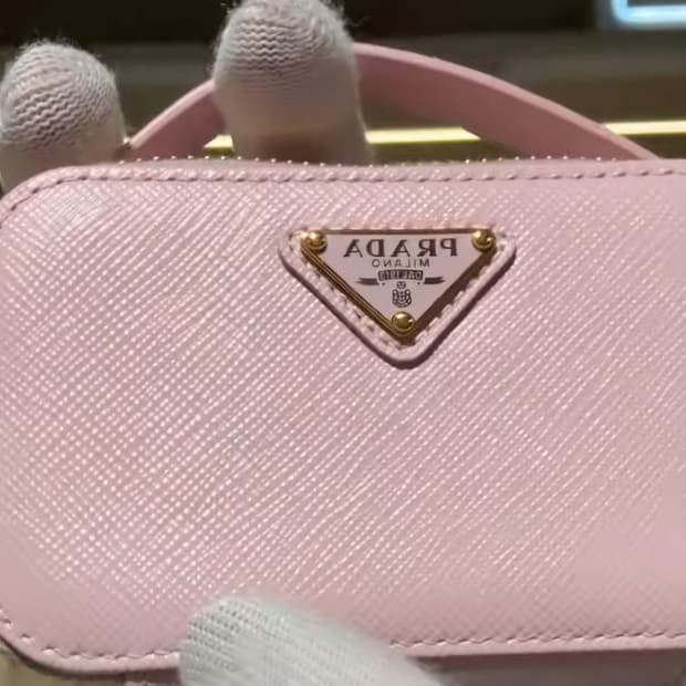 프라다 사피아노 레더 미니 파우치 알라바스터 핑크