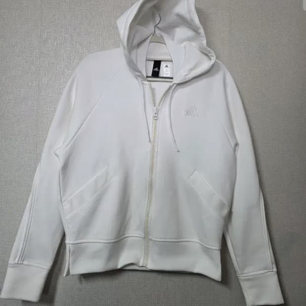 아디다스 화이트 여성 후드집업  사이즈90 상태양호