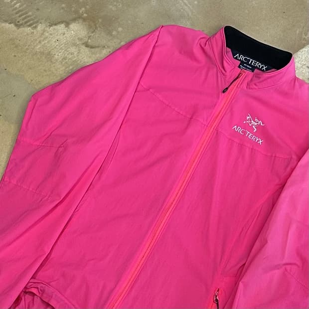 L 아크테릭스 우먼즈 핑크 스쿼미시 바람막이