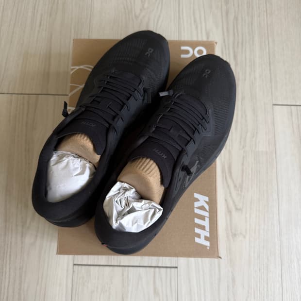 On running x kith cloudzone Black