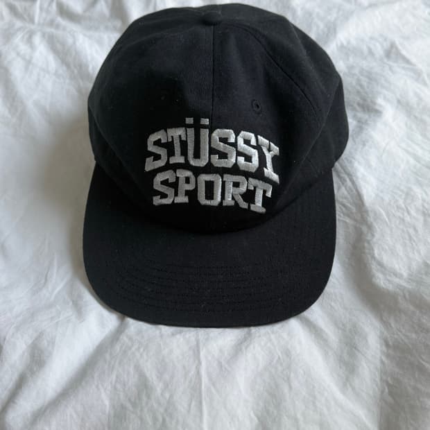 스투시 미드 뎁스 스포츠 스냅백 블랙