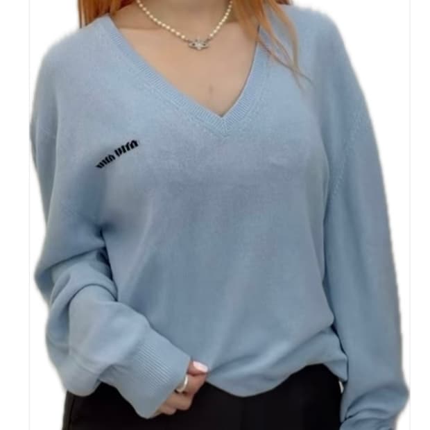 miu miu 브이넥 스웨터