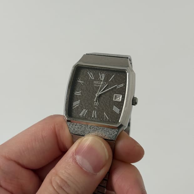 1970년대 브라운 바크 텍스쳐 실버 스퀘어 쿼츠 남성