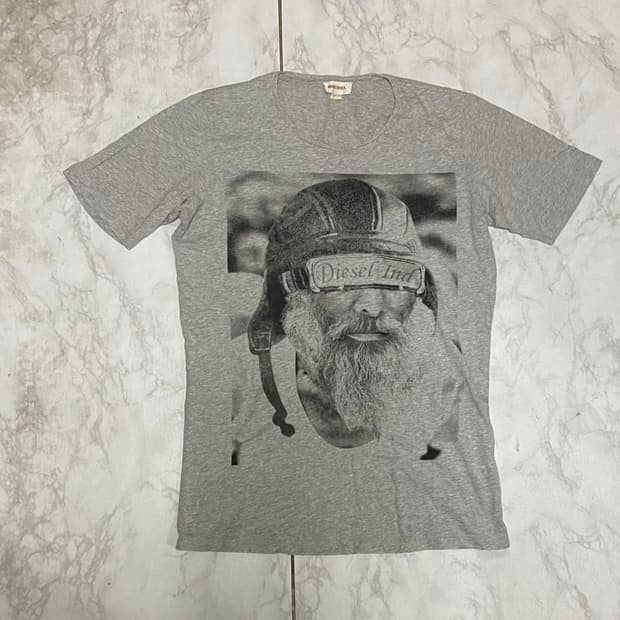 디젤 반팔티셔츠 머슬핏 100 사이즈
