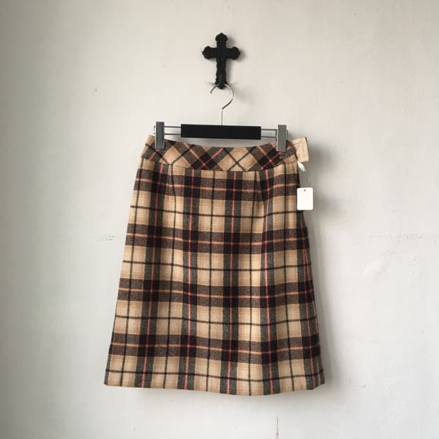 Check pattern skirt