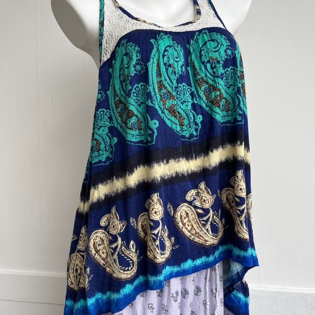 보헤미안 페이즐리 블루 슬리브리스 탑