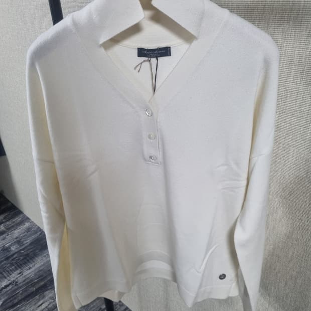 이태리 명품 브랜드 안드레모리스
캐시미어100% 아이보리 카라 니트