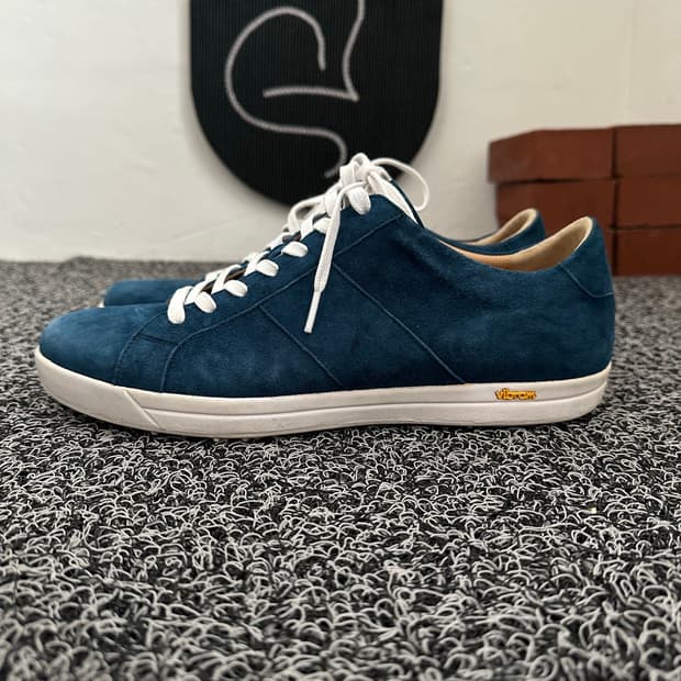 유니크 파란색 스웨이드 스니커즈 275mm