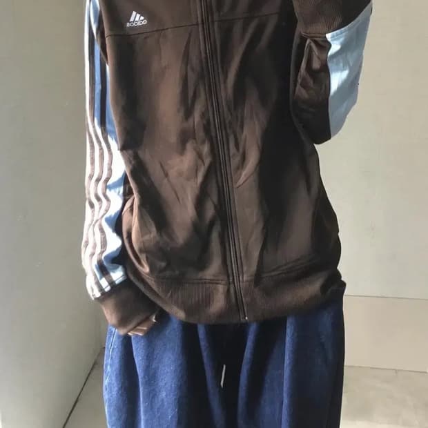 아디다스 브라운/연하늘 져지